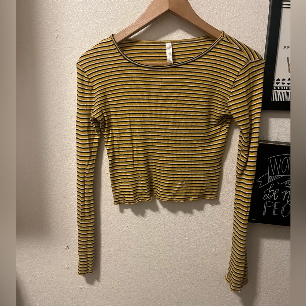 Small striped long sleeve crop top